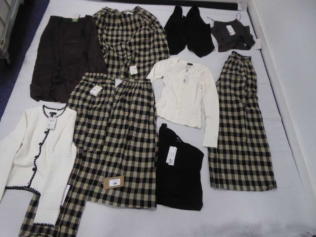 Lot 1341 - Selection of NoBody's Child clothing