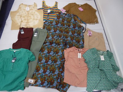 Lot 1342 - Selection of White Stuff and Lucy & Yak clothing