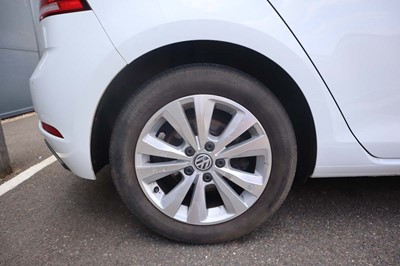 Lot 4001 - (KN17 RGZ) 2017 Volkswagen Golf SE Nav TSI BMT...
