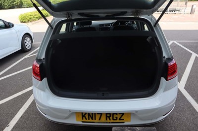 Lot 4001 - (KN17 RGZ) 2017 Volkswagen Golf SE Nav TSI BMT...