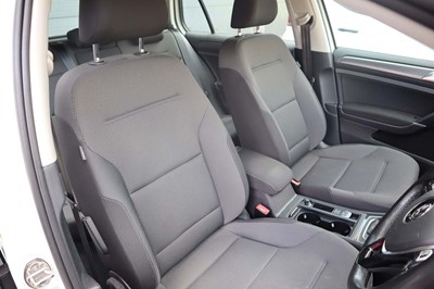 Lot 4001 - (KN17 RGZ) 2017 Volkswagen Golf SE Nav TSI BMT...