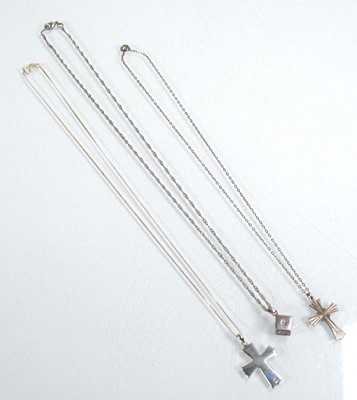 Lot 649 - A group of silver and metalware jewellery...