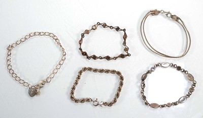 Lot 649 - A group of silver and metalware jewellery...