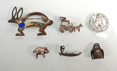 Lot 649 - A group of silver and metalware jewellery...