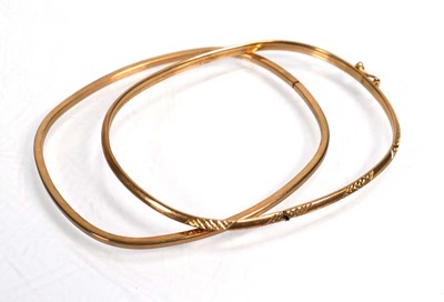 Lot 661 - Two 9ct yellow gold hinged bracelets, overall...