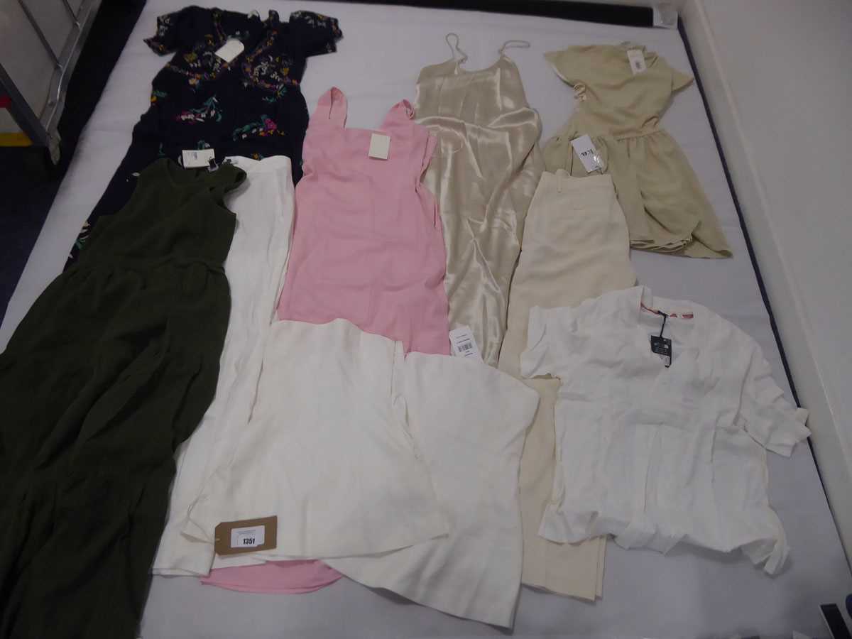 Lot 1351 - Selection of clothing to include Boa, Aym,...