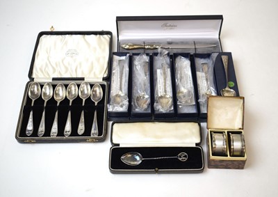 Lot 334 - A cased set of silver silver teaspoons,...