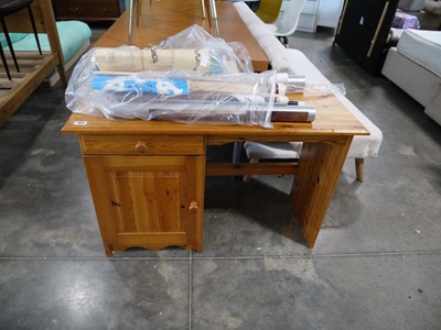 Lot 1027 - Pine dressing unit