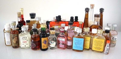 Lot 102 - Approx 40 assorted miniatures and small...