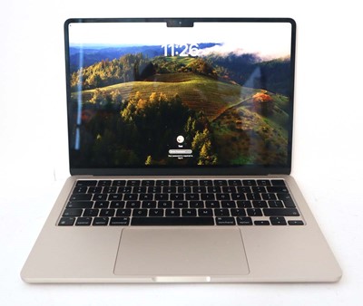 Lot 2007 - MacBook Air 13" 2022 A2681 Starlight laptop...