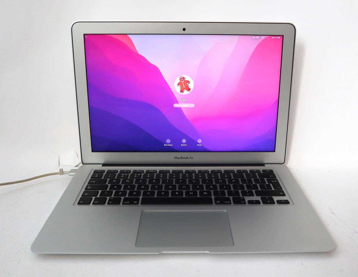 Lot 2014 - MacBook Air 13" 2017 A1466 Silver laptop with...