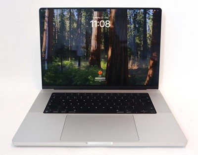 Lot 2020 - MacBook Pro 16" 2021 A2485 Silver laptop with...
