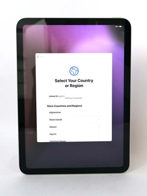 Lot 2037 - iPad 10th Gen A2696 64GB Silver