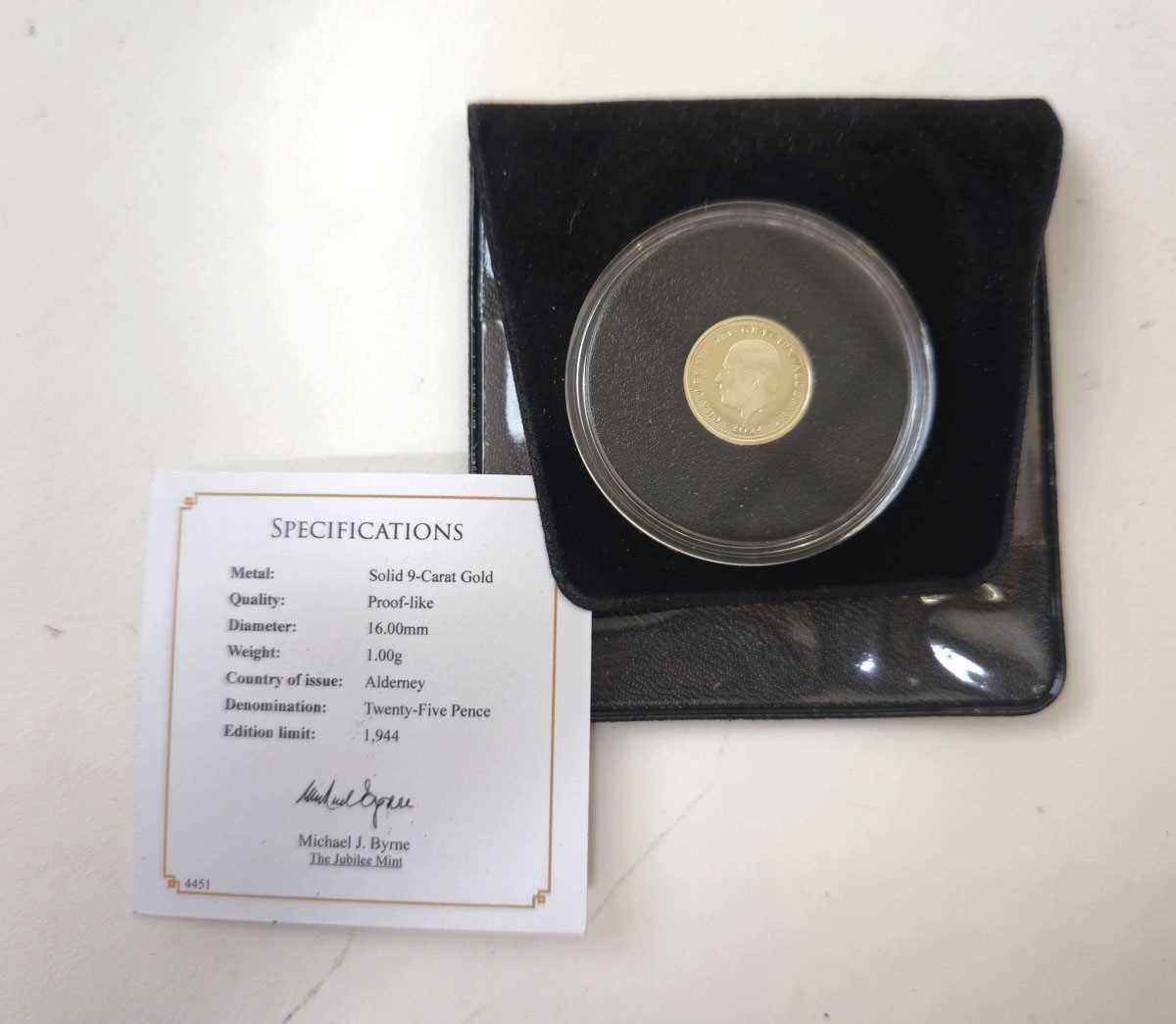 Lot 461 - A Jubilee Mint 80th anniversary of D-Day 9ct...