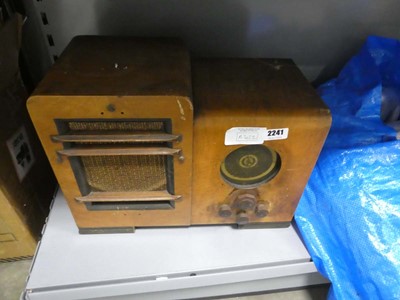 Lot 2241 - Vintage valve radio