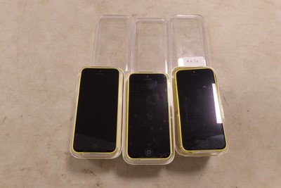 Lot 2082 - 3 x  Apple iPhone 5c