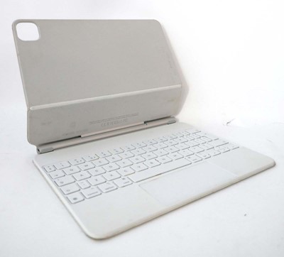 Lot 2432 - iPad Magic Keyboard A2261 White