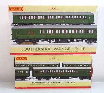 Lot 222 - A Hornby OO gauge R3161 Class 401 2-BIL 2-car...