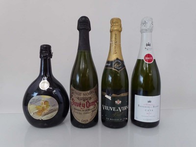 Lot 338 - 4 bottles of sparkling, 1x Veuve du Vernay...
