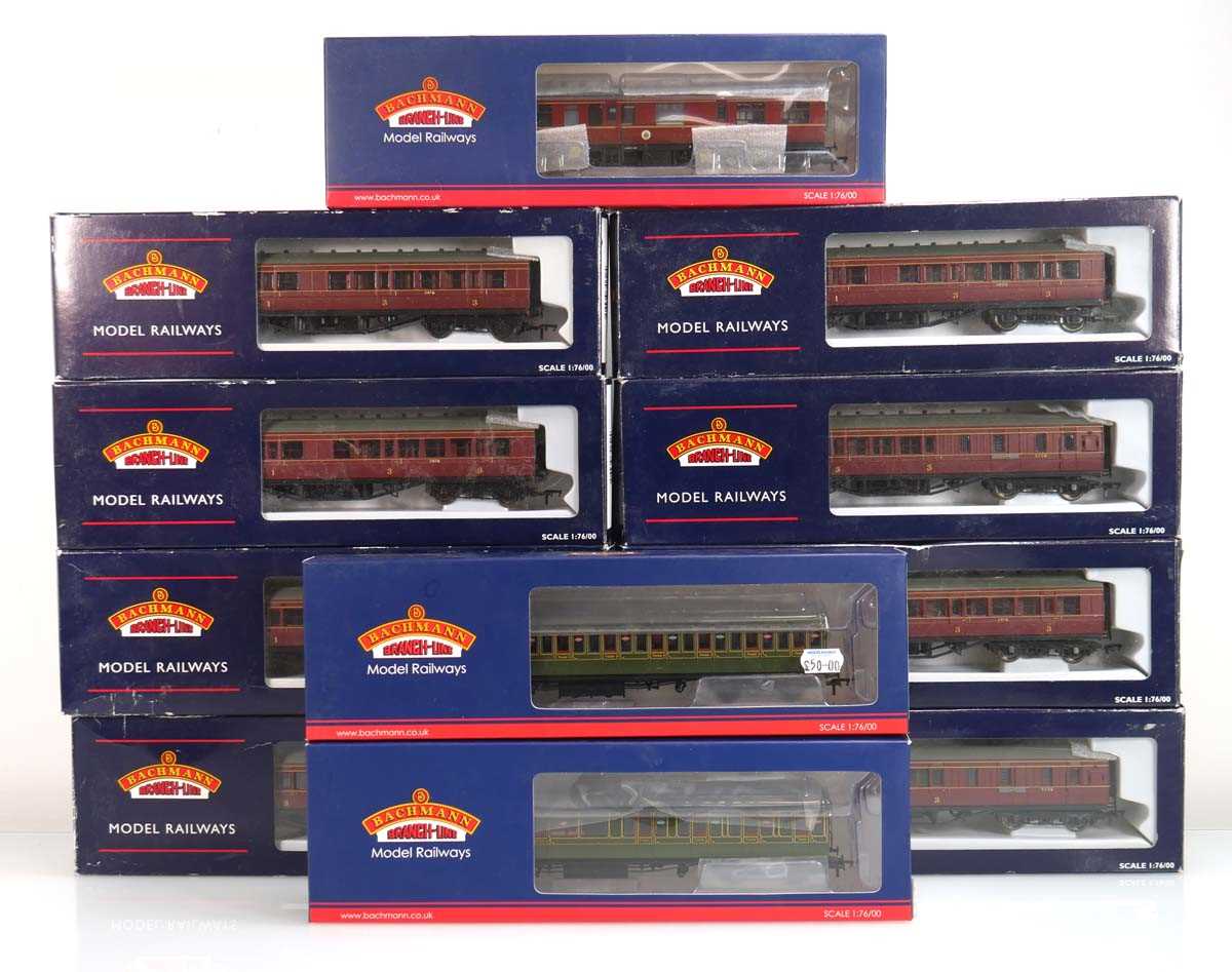 Lot 227 - Nine Bachmann Branchline OO gauge corridor,...