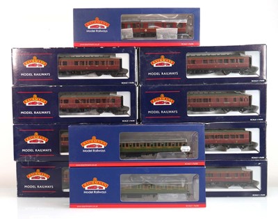 Lot 227 - Nine Bachmann Branchline OO gauge corridor,...