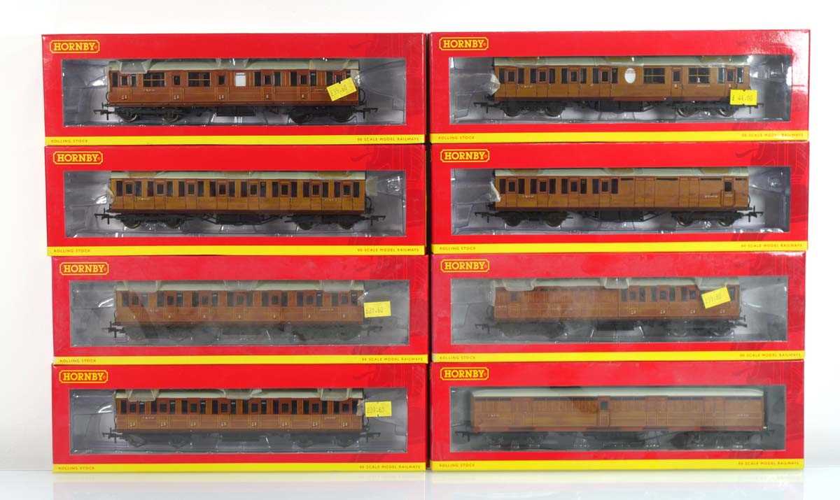 Lot 231 - Eight Hornby OO gauge corridor and other...