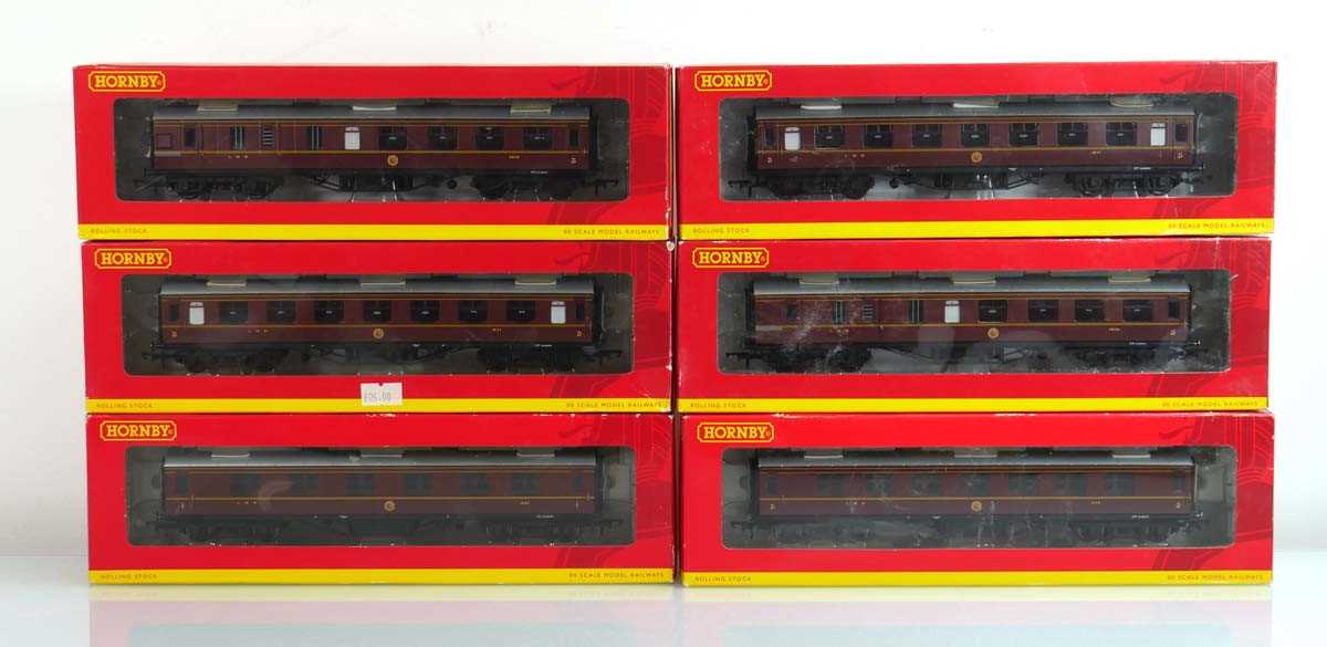 Lot 233 - Nineteen Hornby OO gauge corridor and other...