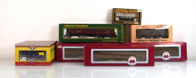 Lot 240 - Seven items of OO gauge rolling stock...