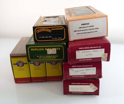 Lot 240 - Seven items of OO gauge rolling stock...