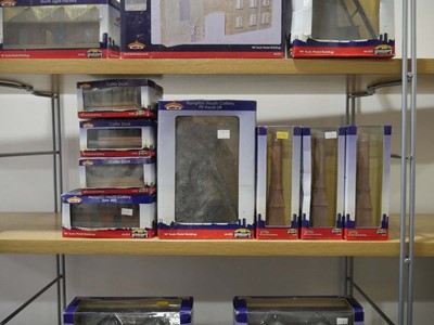 Lot 242 - Eighteen items of Bachmann Branchline OO gauge...