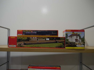 Lot 247 - Nine items of Hornby Skaledale OO gauge canal...