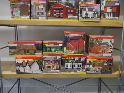 Lot 248 - Forty-one items of Hornby Skaledale OO gauge...