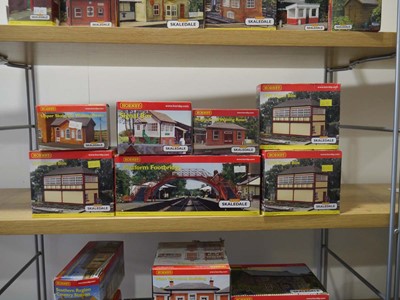 Lot 249 - Forty-one items of Hornby Skaledale OO gauge...