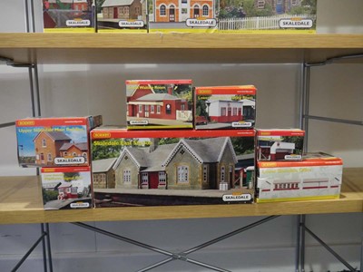 Lot 249 - Forty-one items of Hornby Skaledale OO gauge...
