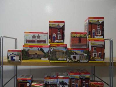 Lot 251 - Fifty-six items of Hornby Skaledale OO gauge...