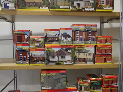 Lot 251 - Fifty-six items of Hornby Skaledale OO gauge...