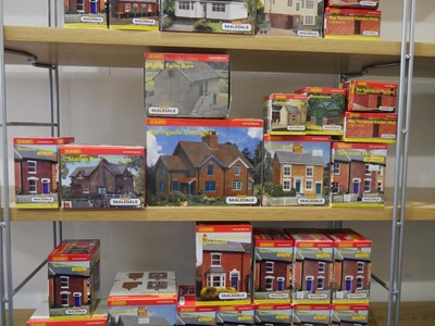 Lot 251 - Fifty-six items of Hornby Skaledale OO gauge...