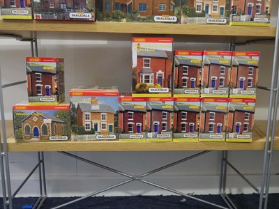 Lot 251 - Fifty-six items of Hornby Skaledale OO gauge...