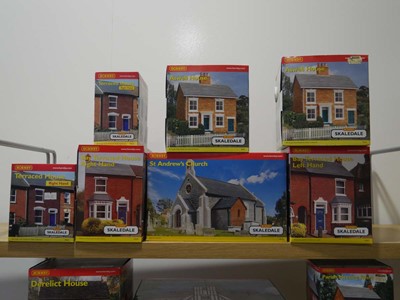 Lot 251 - Fifty-six items of Hornby Skaledale OO gauge...