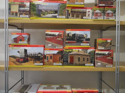 Lot 252 - Fifty items of Hornby Skaledale OO gauge...