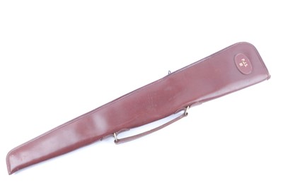 Lot 1032 - Fleece lined leather gun slip, measures 34 ins
