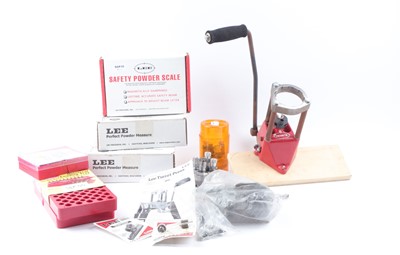 Lot 2926 - Lee reloading equipment including 1x set of 38...