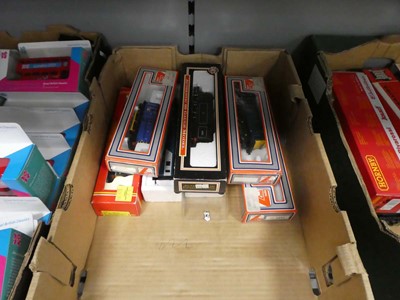 Lot 2915 - (1) Box containing various model trains and...