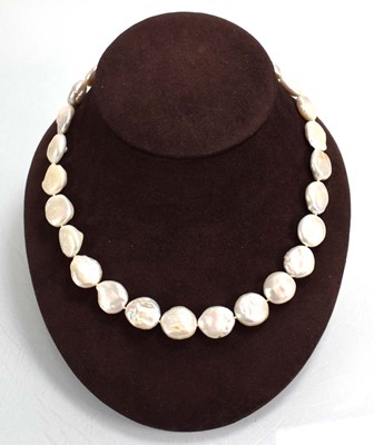 Lot 681 - A single strand graduated cultured pearl...