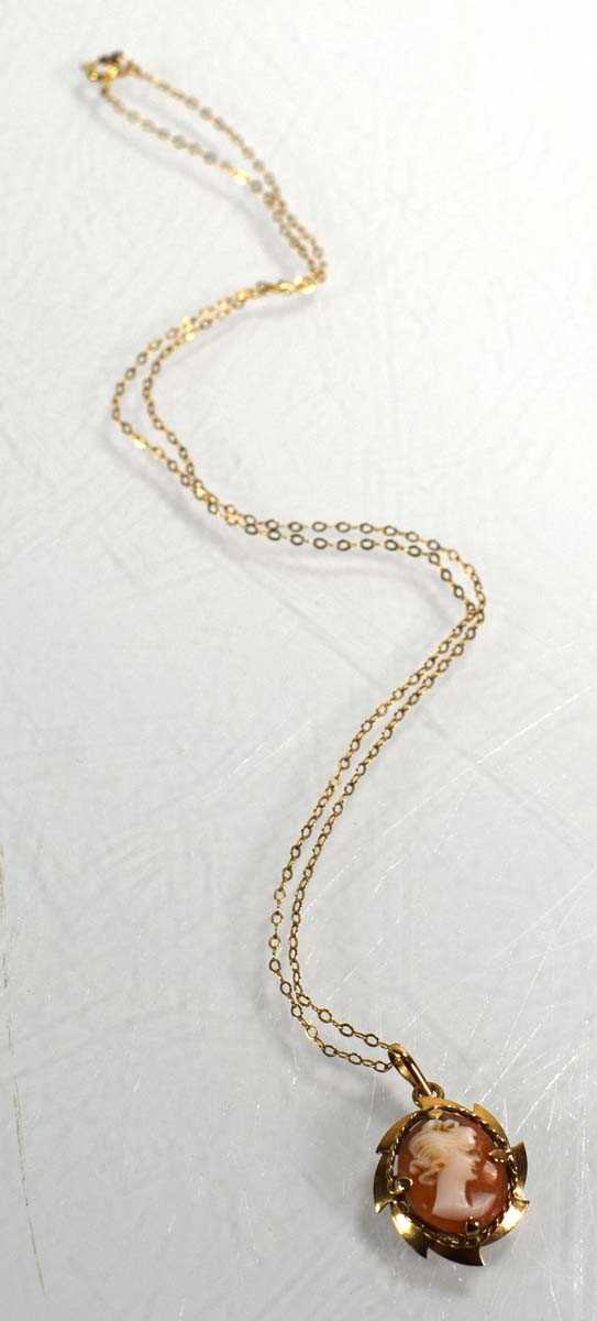 Lot 682 - A 9ct yellow gold fine chainlink necklace...