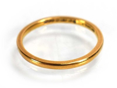 Lot 684 - A 22ct yellow gold wedding band, band w. 1.5...