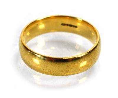 Lot 688 - An 18ct yellow gold wedding band, Birmingham...