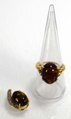 Lot 693 - A 14ct yellow gold ring set amber type stone...