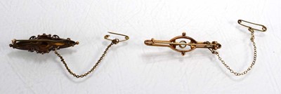 Lot 706 - A 9ct yellow gold bar brooch decorated in the...
