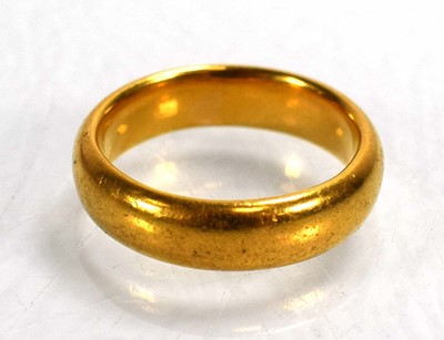 Lot 708 - A Victorian 22ct yellow gold wedding band,...